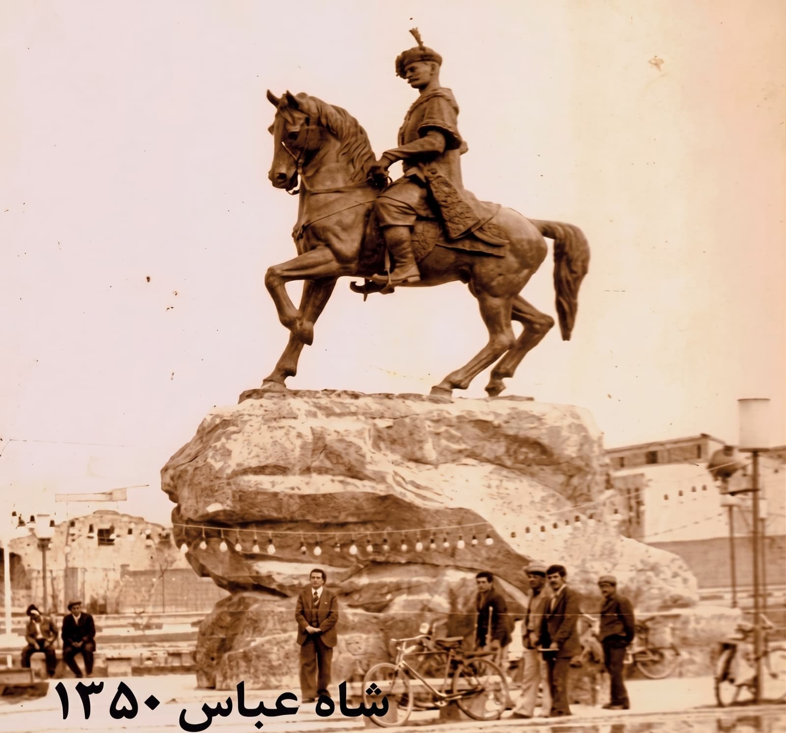مجسمه اصلی شاه عباس صفوی میدان دروازه شیراز اصفهان
