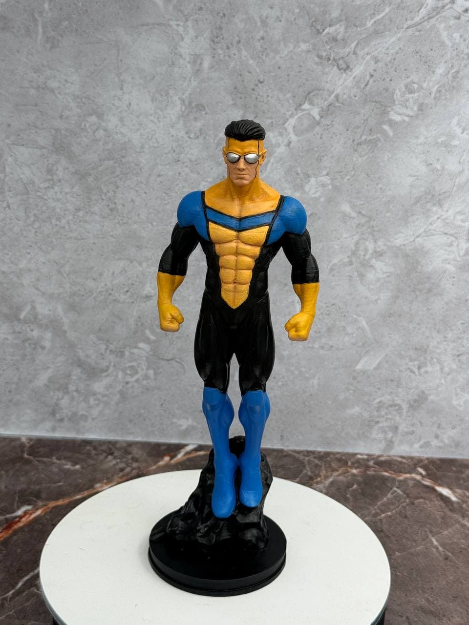 فیگور Invincible