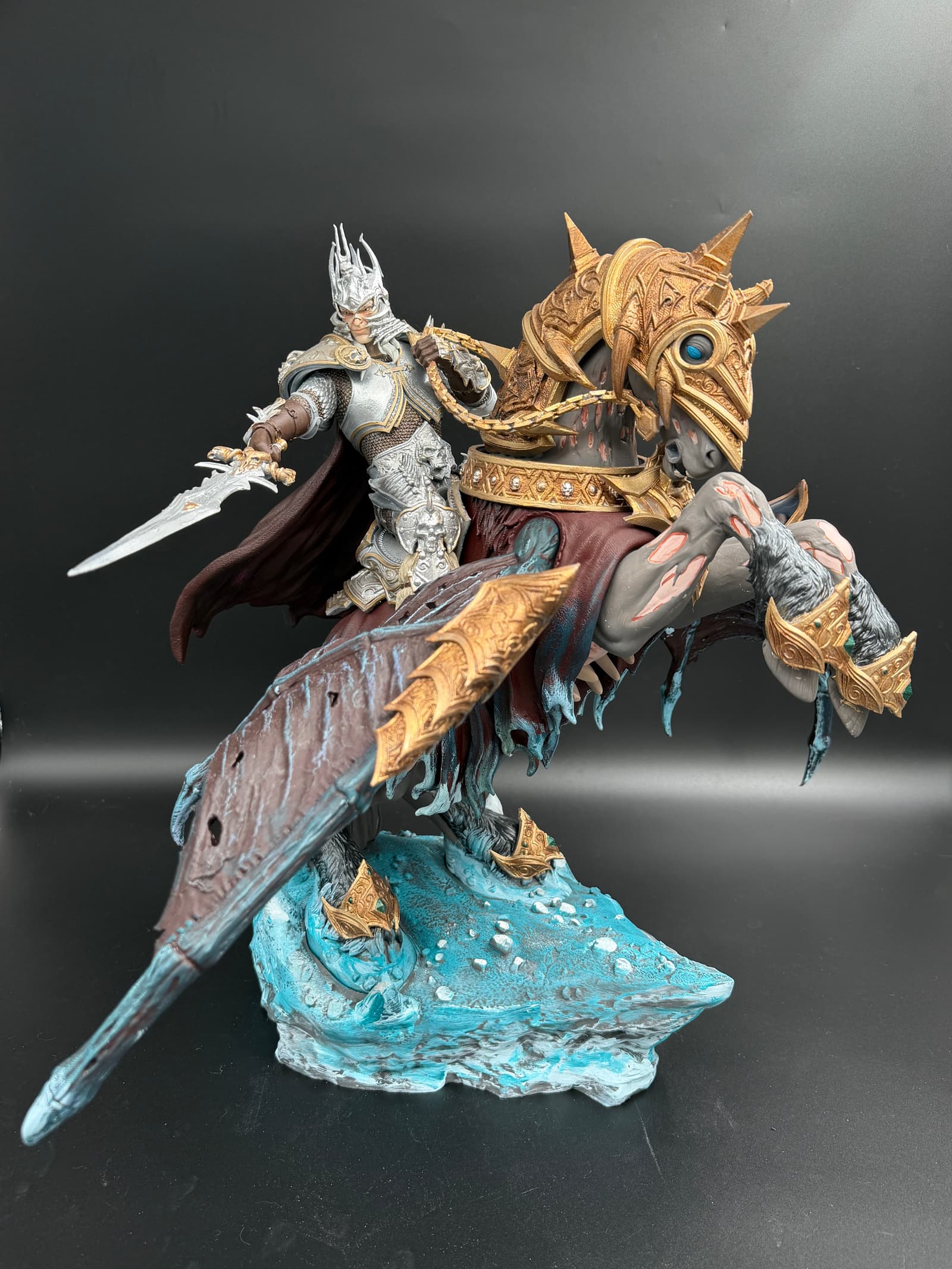 اکشن فیگور Lich King & Invincible War Horse