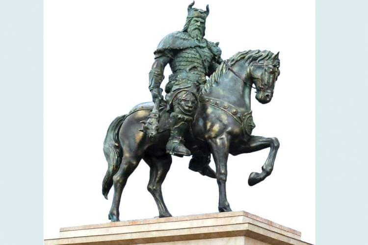 مجسمه رستم و رخش 